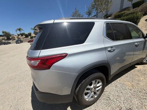 Used 2021 Chevrolet Traverse LT FWD image 9