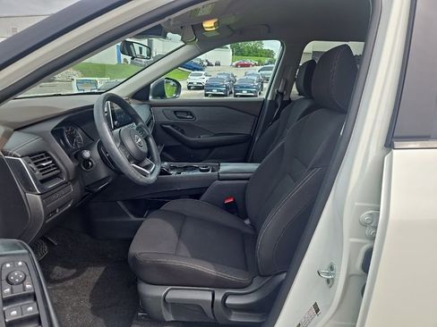Used 2023 Nissan Rogue S AWD/4WD image 6