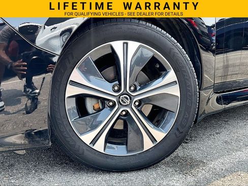 Used 2022 Nissan Leaf SV w/ SV Technology Package FWD image 4