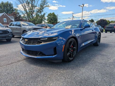 Used 2023 Chevrolet Camaro LT w/ Technology Package RWD image 3
