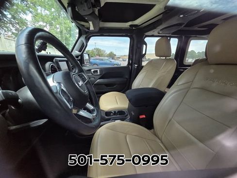 Used 2018 Jeep Wrangler Unlimited Sahara AWD/4WD image 11