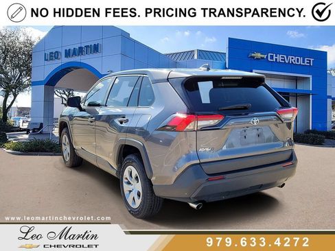 Used 2022 Toyota RAV4 LE FWD image 4