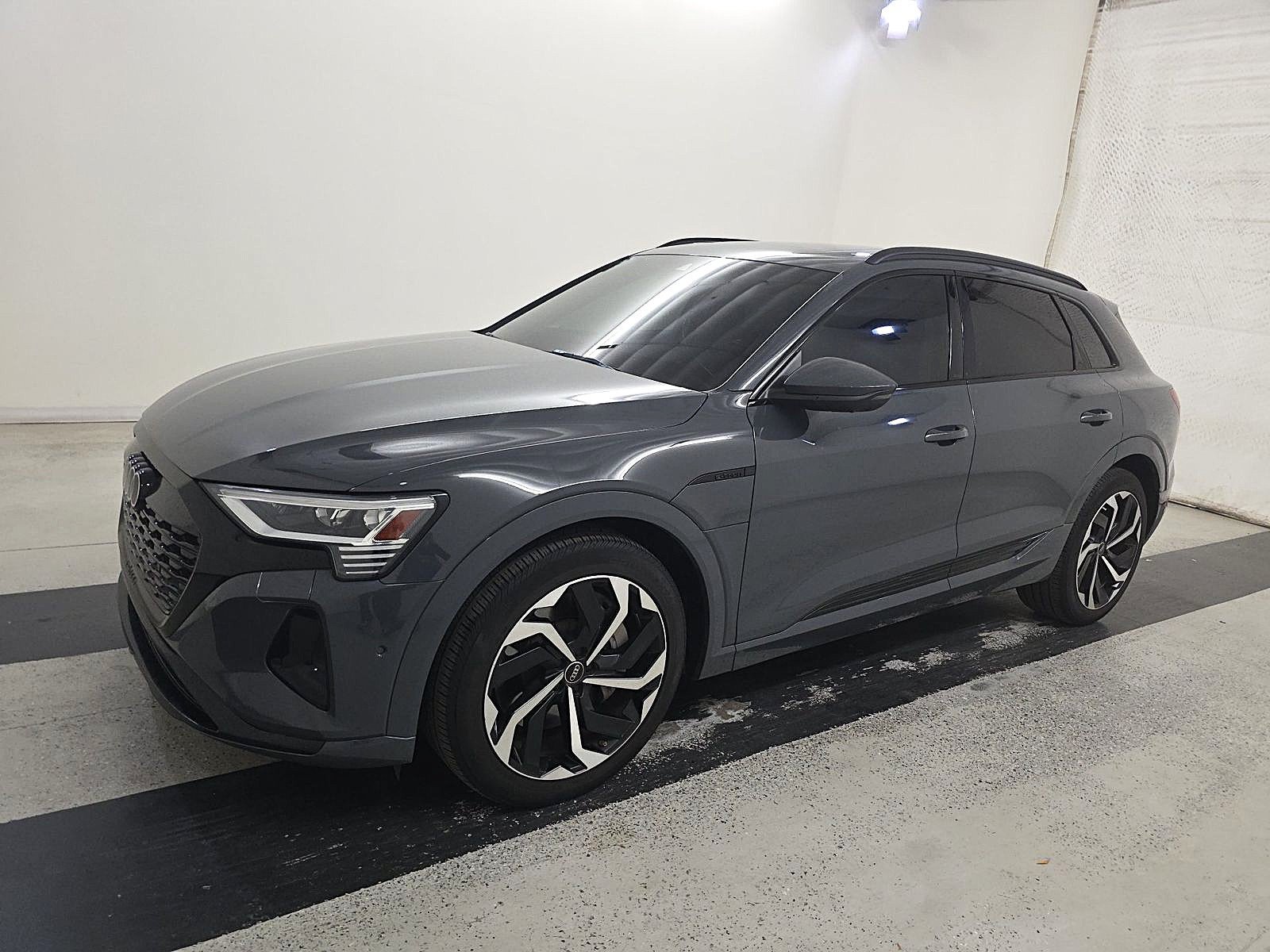 Used 2024 Audi Q8 e-tron Premium Plus w/ Premium Plus Package AWD/4WD image 3
