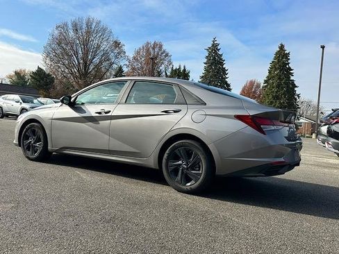 Used 2023 Hyundai Elantra SEL w/ Cargo Package image 5