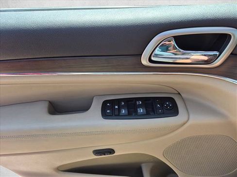 Used 2014 Jeep Grand Cherokee Overland AWD/4WD image 13