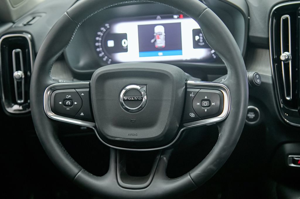 Certified 2024 Volvo XC40 B5 Plus w/ Protection Package Premier AWD/4WD image 25