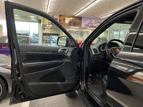 Used 2018 Jeep Grand Cherokee Limited image 27