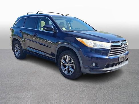 Used 2014 Toyota Highlander XLE AWD/4WD image 3