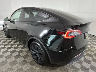 Used 2024 Tesla Model Y Long Range AWD/4WD video 4