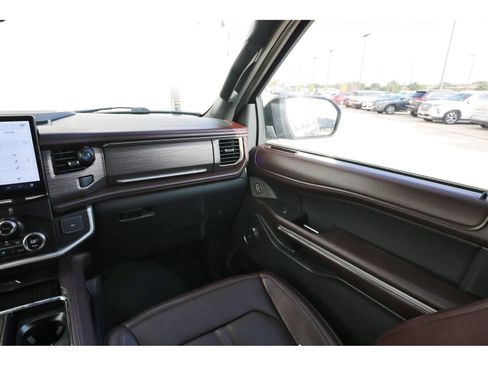 Used 2024 Ford Expedition Max Limited image 12