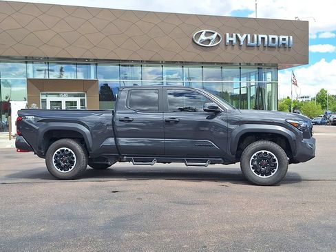 Used 2025 Toyota Tacoma TRD Off-Road w/ TRD Off Road Upgrade Package AWD/4WD image 2