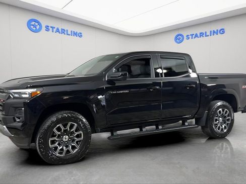 Used 2024 Chevrolet Colorado Z71 w/ Z71 Convenience Package 2 AWD/4WD image 3