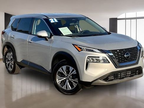 Used 2021 Nissan Rogue SV image 3