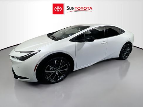 Used 2024 Toyota Prius XLE FWD image 9
