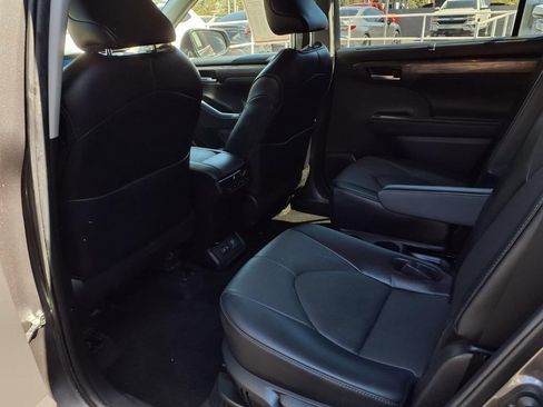 Certified 2024 Toyota Highlander Limited AWD/4WD image 20