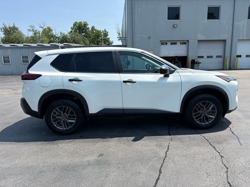 Used 2023 Nissan Rogue S FWD image 2