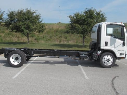 New 2025 Chevrolet Low Cab Forward image 2