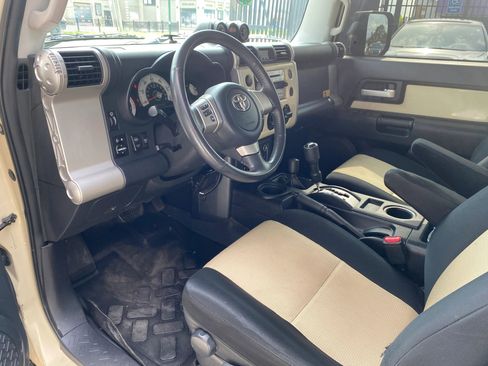 Used 2010 Toyota FJ Cruiser 4WD image 3