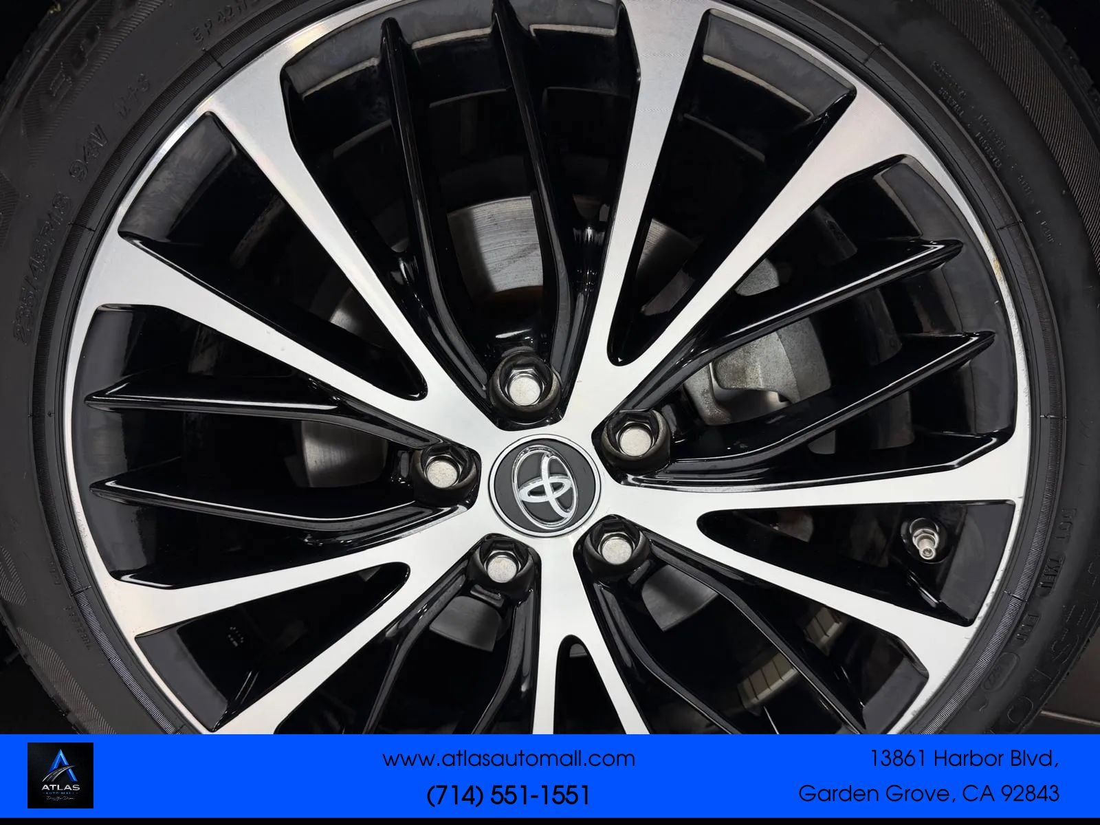 Used 2018 Toyota Camry SE w/ Moonroof Package FWD image 8