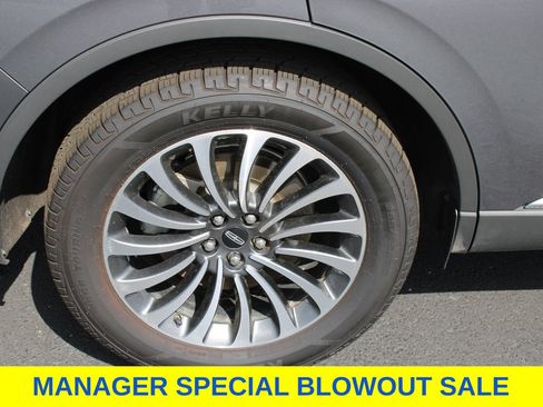 Used 2022 Lincoln Aviator AWD w/ Premium Package image 29