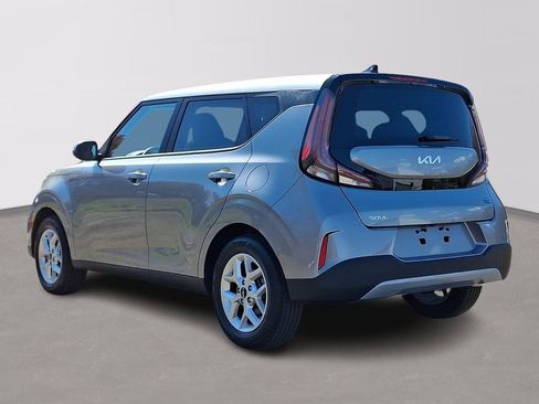 Certified 2025 Kia Soul LX w/ LX Technology Package FWD image 4