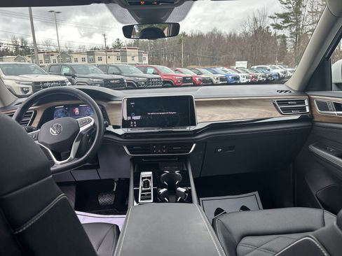 Used 2025 Volkswagen Atlas SE image 20