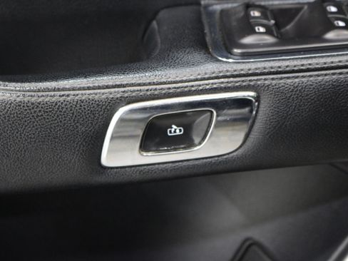 Used 2019 Lincoln Continental Reserve w/ Rear Seat Package FWD image 7