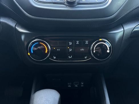 Used 2023 Chevrolet TrailBlazer LT AWD/4WD image 27
