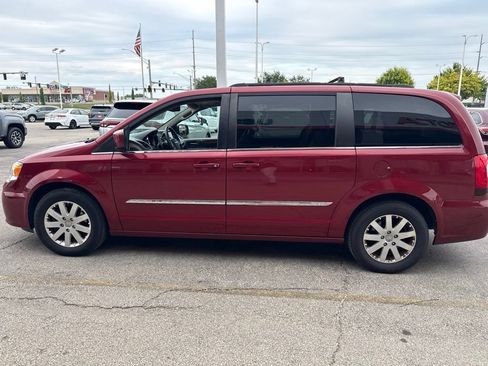 Used 2016 Chrysler Town & Country Touring FWD image 6