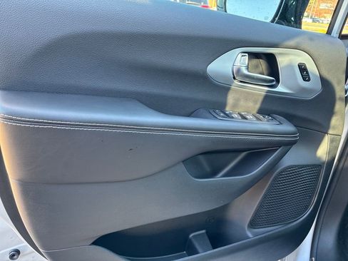 New 2026 Chrysler Pacifica Limited w/ Trailer Tow Group image 11