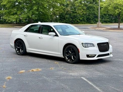 Used 2023 Chrysler 300 Touring L RWD image 10