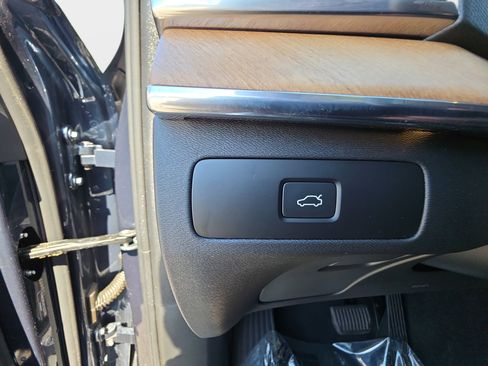 Used 2025 Volvo XC90 B6 Plus w/ Protection Package Premier AWD/4WD image 15
