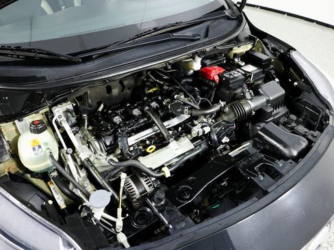 Used 2021 Nissan Versa SV image 12