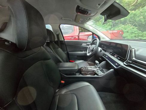 Used 2024 Kia Sportage EX FWD image 9