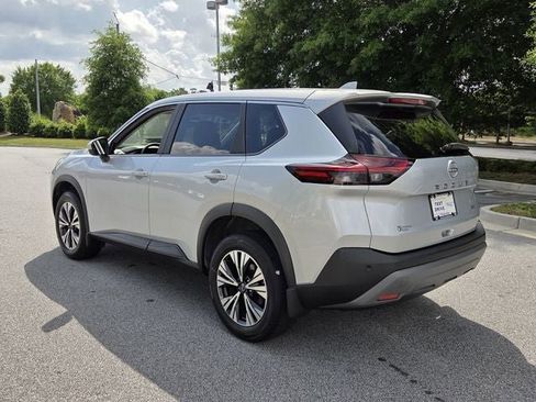 Used 2023 Nissan Rogue SV FWD image 4