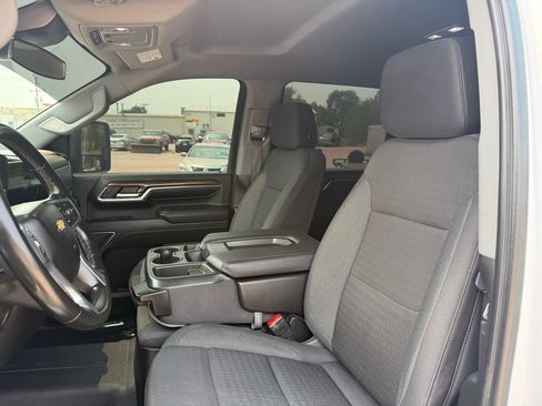 Used 2024 Chevrolet Silverado 2500 LT AWD/4WD image 15