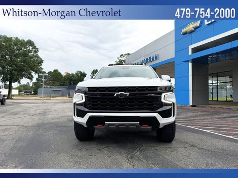 Used 2024 Chevrolet Suburban Z71 w/ Luxury Package AWD/4WD image 3
