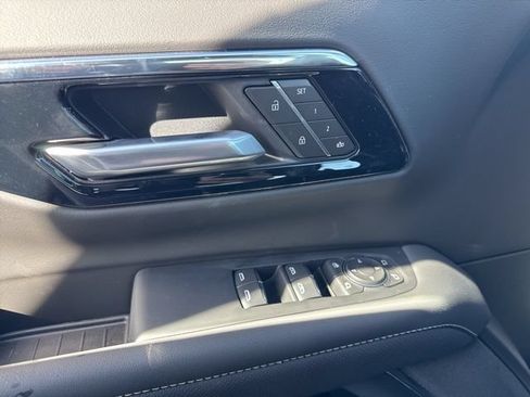 New 2026 Chevrolet Suburban Premier AWD/4WD image 25