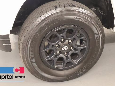 Certified 2022 Toyota Tacoma SR5 AWD/4WD image 8