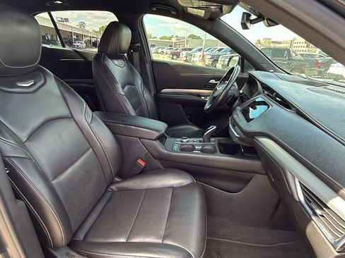 Used 2021 Cadillac XT4 Premium Luxury image 31