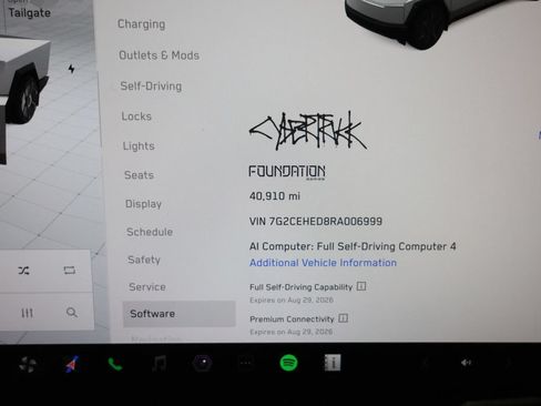 Used 2024 Tesla Cybertruck AWD Crew Cab image 10