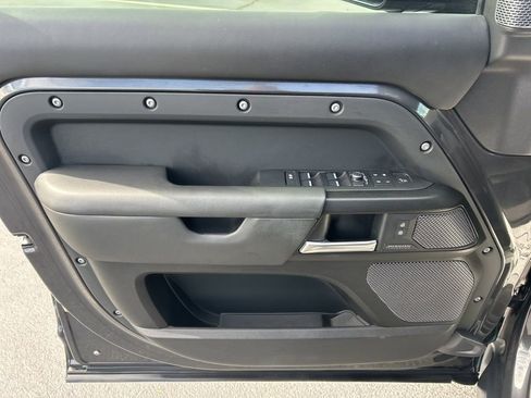 Used 2023 Land Rover Defender 110 V8 image 3