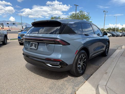 Used 2025 Lincoln Nautilus Premier AWD/4WD image 5