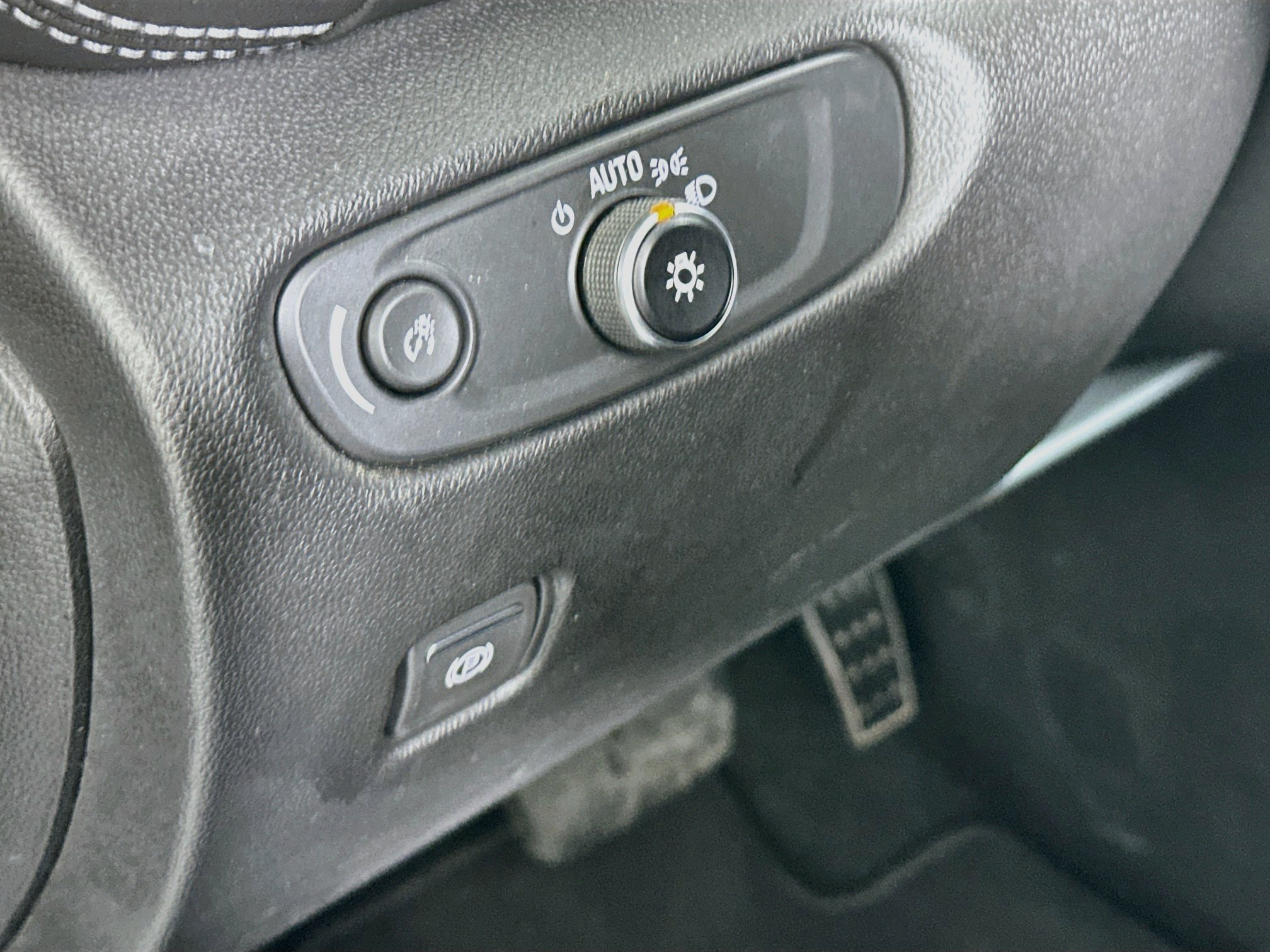Used 2025 Chevrolet Blazer LT FWD image 16