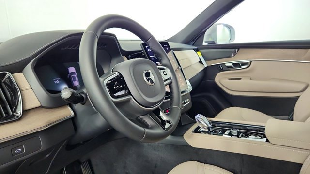 Used 2026 Volvo XC90 B6 Plus w/ Protection Package Premier AWD/4WD image 12