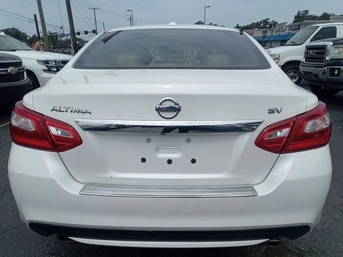 Used 2017 Nissan Altima 2.5 SV w/ Convenience Package FWD image 6