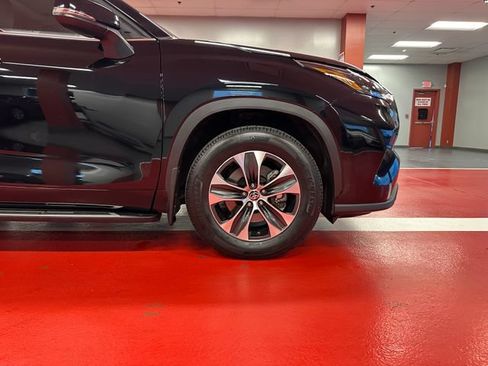 Certified 2026 Toyota Highlander XLE AWD/4WD image 30