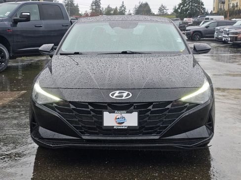 Used 2023 Hyundai Elantra SEL image 2