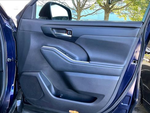 Used 2023 Toyota Highlander XLE image 22