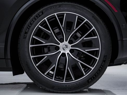 New 2026 Porsche Macan 4 Electric AWD/4WD image 13